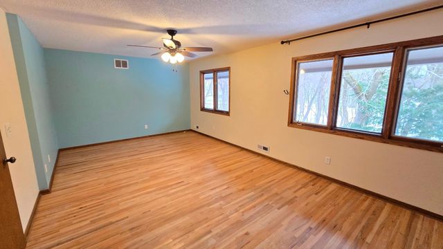 29 Walden Street, Burnsville, MN 55337