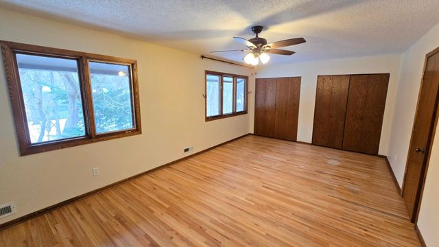 29 Walden Street, Burnsville, MN 55337