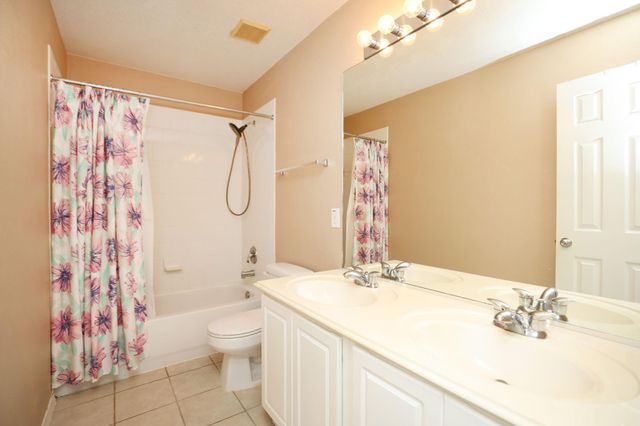 10330 Sablebrook Lane, Houston, TX 77095