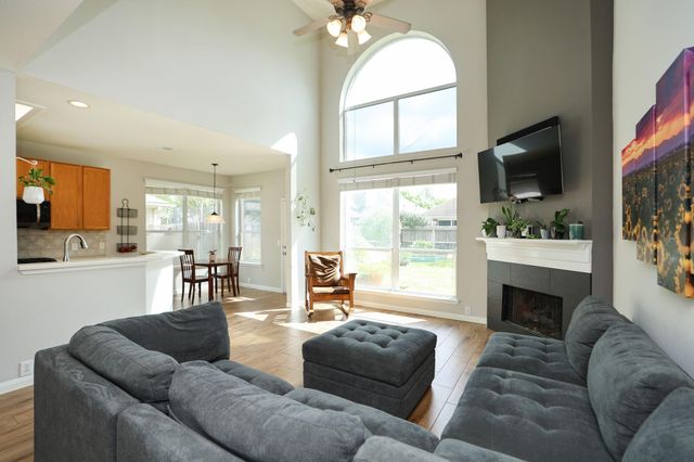 10330 Sablebrook Lane, Houston, TX 77095