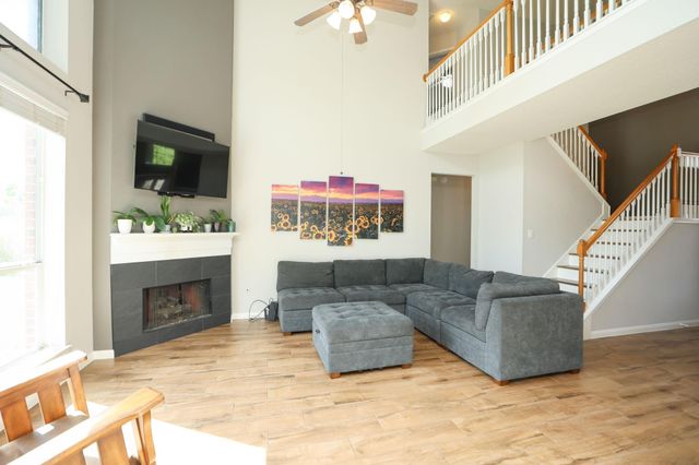 10330 Sablebrook Lane, Houston, TX 77095