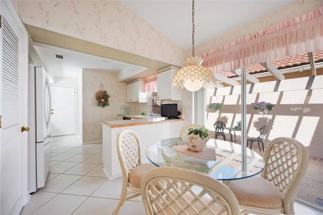 4076 LYNDHURST COURT, Sarasota, FL 34235