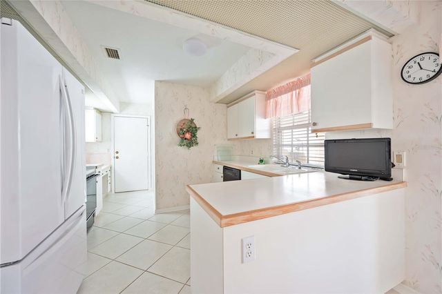 4076 LYNDHURST COURT, Sarasota, FL 34235