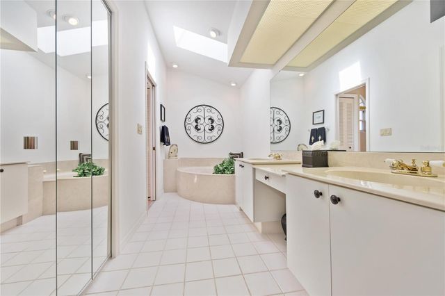 4076 LYNDHURST COURT, Sarasota, FL 34235