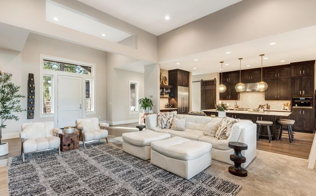 61475 Meeks Trail, Bend, OR 97702