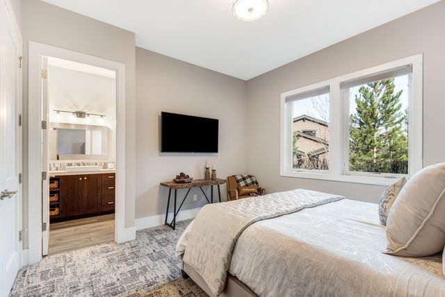 61475 Meeks Trail, Bend, OR 97702