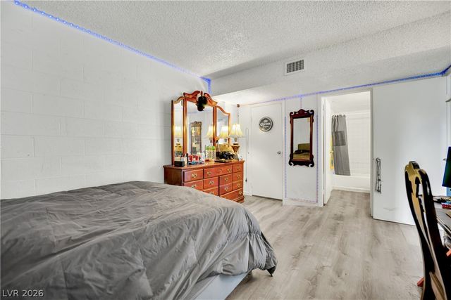 625 South Royal Crest Circle 11, Las Vegas, NV 89169