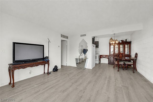 625 South Royal Crest Circle 11, Las Vegas, NV 89169