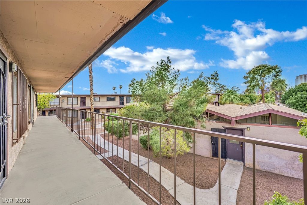 625 South Royal Crest Circle 11, Las Vegas, NV 89169 — photo 5