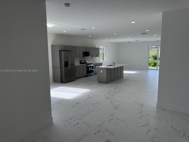 1884 NE 1st St, Homestead, FL 33033