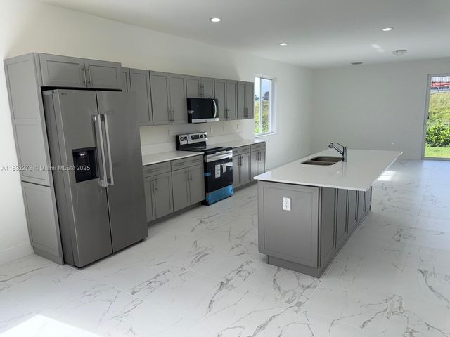 1884 NE 1st St, Homestead, FL 33033