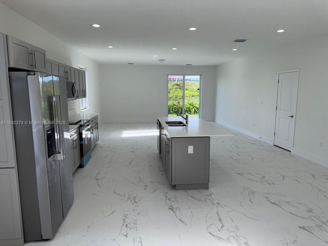 1884 NE 1st St, Homestead, FL 33033