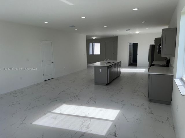 1884 NE 1st St, Homestead, FL 33033