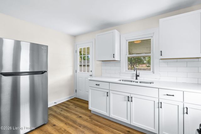 3320 Vetter Ave, Louisville, KY 40215