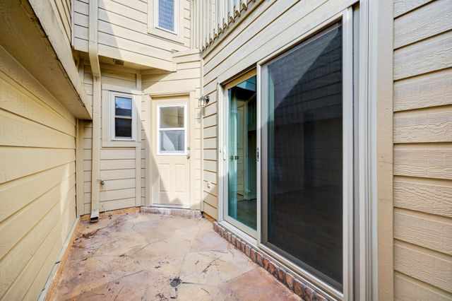 902 Memorial Village Drive, Houston, TX 77024