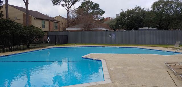 902 Memorial Village Drive, Houston, TX 77024