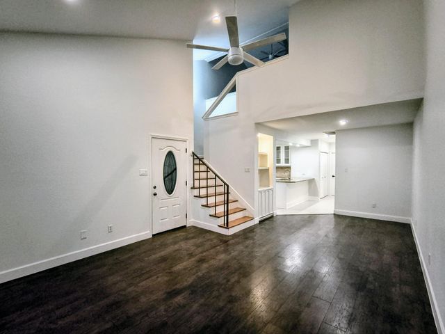 902 Memorial Village Drive, Houston, TX 77024