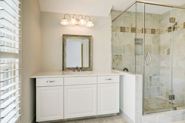 902 Memorial Village Drive, Houston, TX 77024