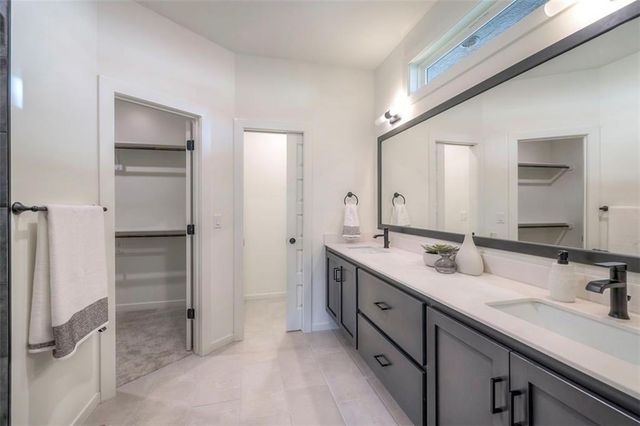 16567 S Stagecoach Street, Olathe, KS 66062