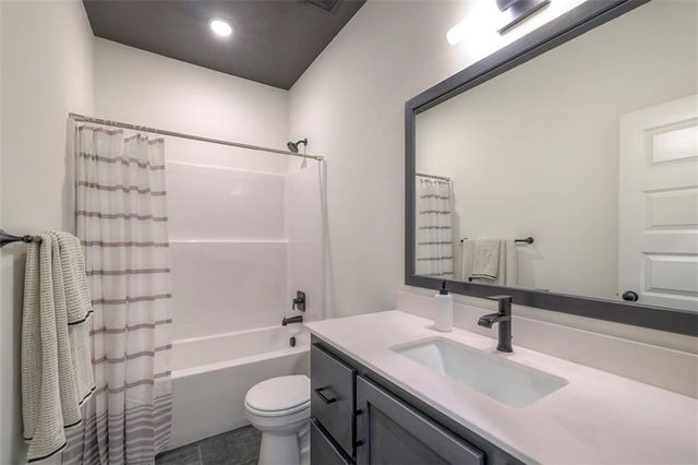 16567 S Stagecoach Street, Olathe, KS 66062