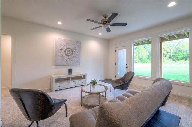 16567 S Stagecoach Street, Olathe, KS 66062