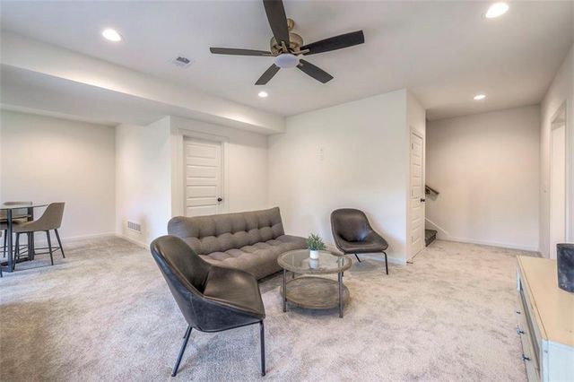 16567 S Stagecoach Street, Olathe, KS 66062