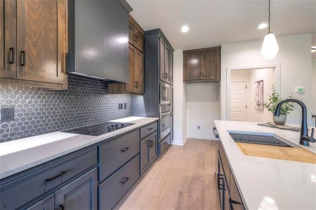 16567 S Stagecoach Street, Olathe, KS 66062