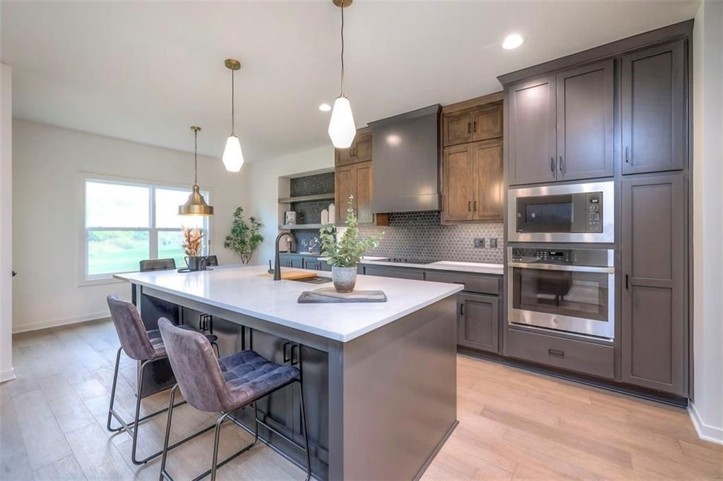 16567 S Stagecoach Street, Olathe, KS 66062