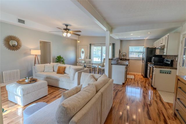 648 N LAKE AVENUE, Apopka, FL 32712
