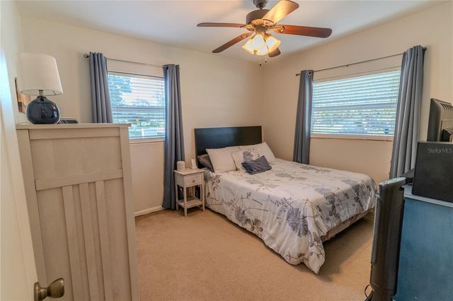 648 N LAKE AVENUE, Apopka, FL 32712