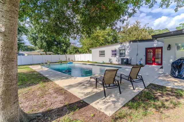 648 N LAKE AVENUE, Apopka, FL 32712