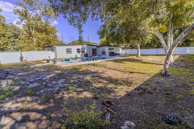 648 N LAKE AVENUE, Apopka, FL 32712