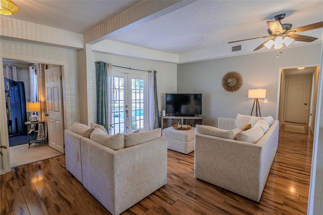 648 N LAKE AVENUE, Apopka, FL 32712