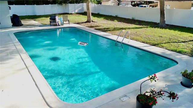 648 N LAKE AVENUE, Apopka, FL 32712