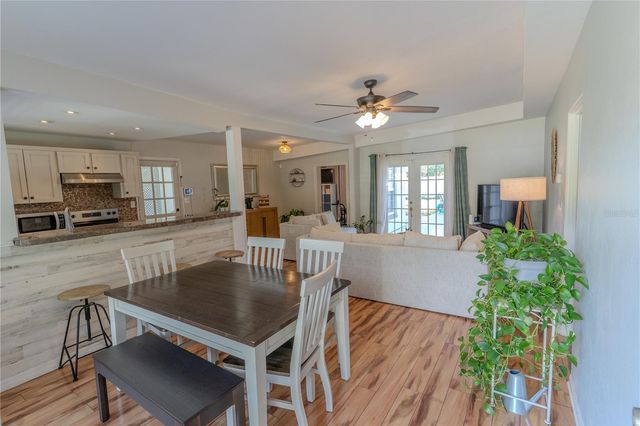 648 N LAKE AVENUE, Apopka, FL 32712