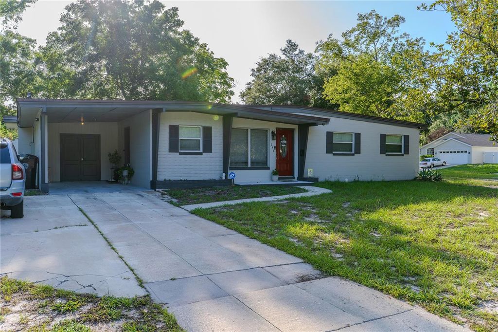 648 N LAKE AVENUE, Apopka, FL 32712