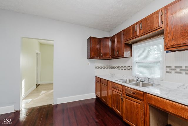 1043 W 37th Street, Indianapolis, IN 46208