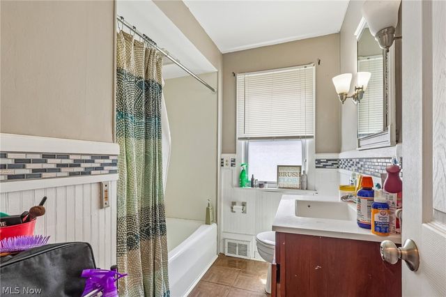 3953 W 160th Street, Cleveland, OH 44111