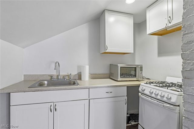 3953 W 160th Street, Cleveland, OH 44111