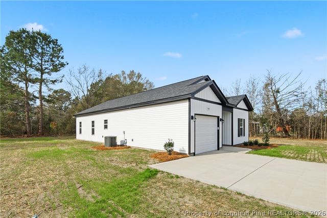 1523 McBryde Lake Road, Raeford, NC 28376