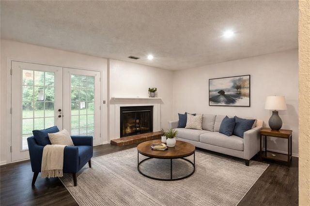 9525 Manning Avenue, Kansas City, MO 66134