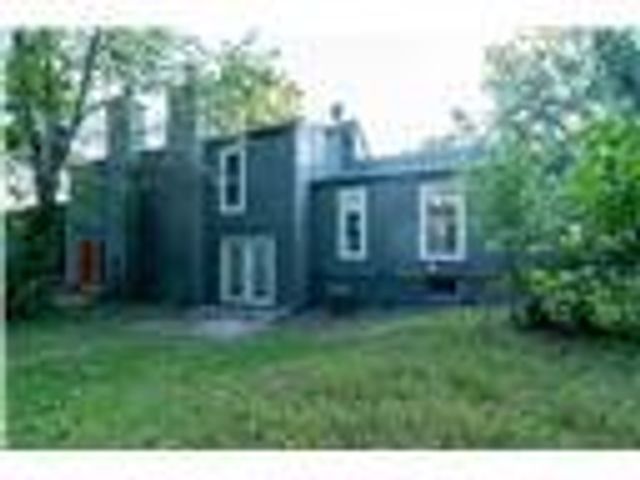 9525 Manning Avenue, Kansas City, MO 66134