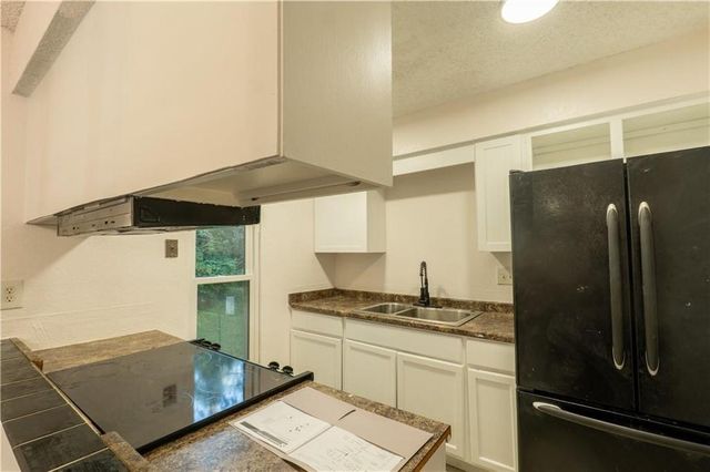 9525 Manning Avenue, Kansas City, MO 66134
