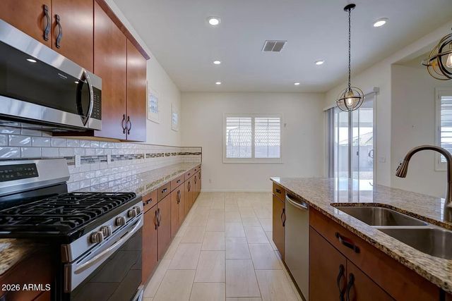 10583 W BRONCO Trail, Peoria, AZ 85383