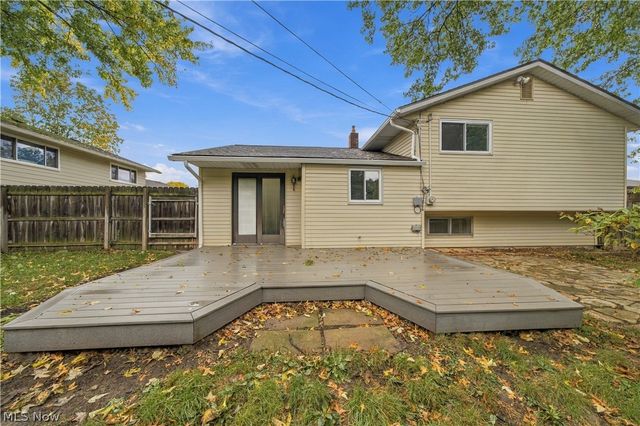 24263 Lebern Drive, North Olmsted, OH 44070