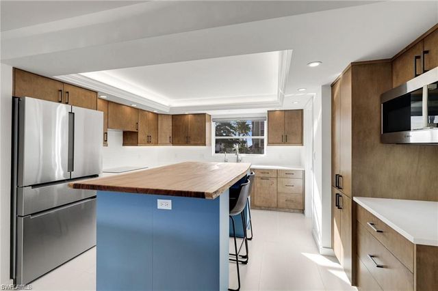 9486 Gulf Shore DR A101, Naples, FL 34108