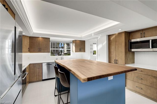 9486 Gulf Shore DR A101, Naples, FL 34108