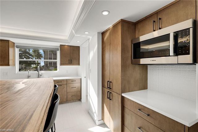 9486 Gulf Shore DR A101, Naples, FL 34108