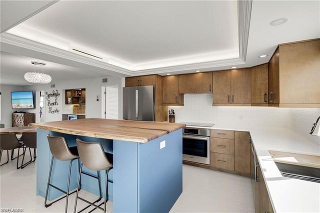 9486 Gulf Shore DR A101, Naples, FL 34108