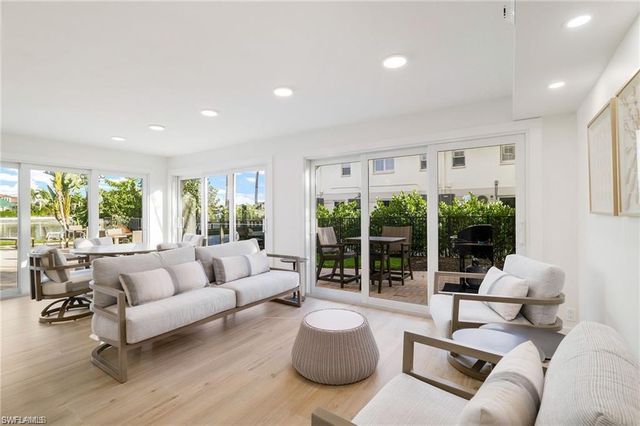 9486 Gulf Shore DR A101, Naples, FL 34108